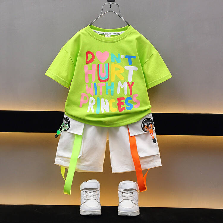 Letter Print O-neck Shirt + Patched Cargo Shorts